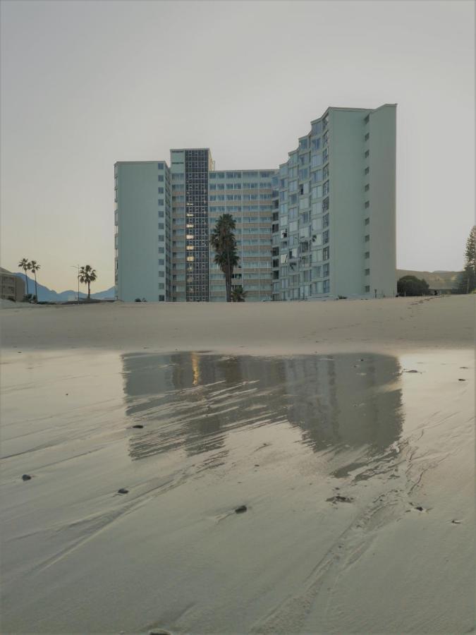 On The Beach At สตรานด์ ภายนอก รูปภาพ